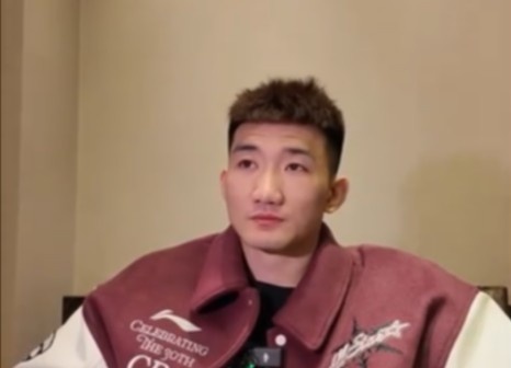 咋形容你和王博的關(guān)系？孫銘徽：像家人 他訓(xùn)練&生活中很照顧我們