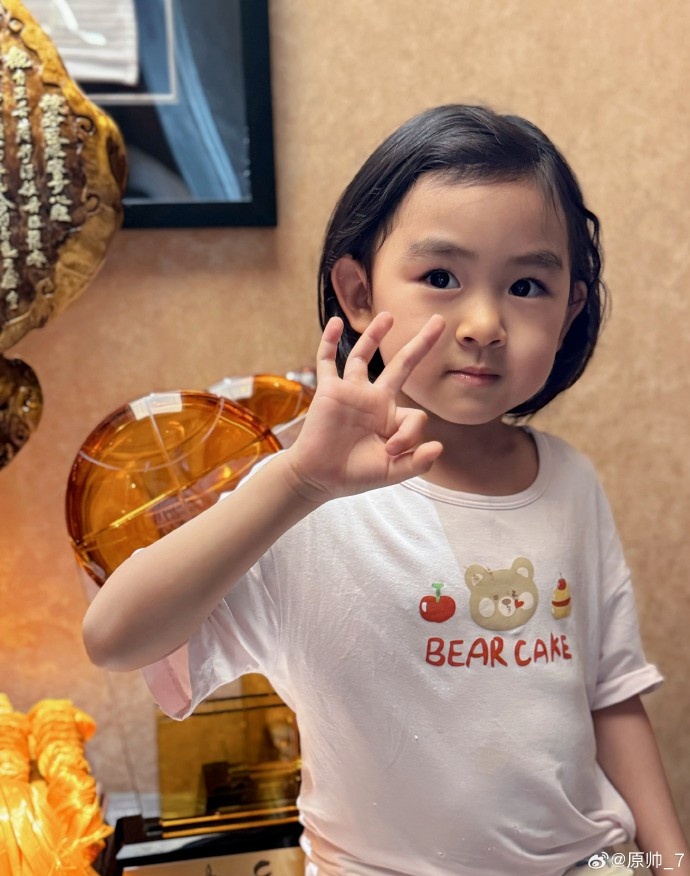 三分大賽三冠王！原帥曬三冠獎杯：完成了女兒給安排的任務(wù)！