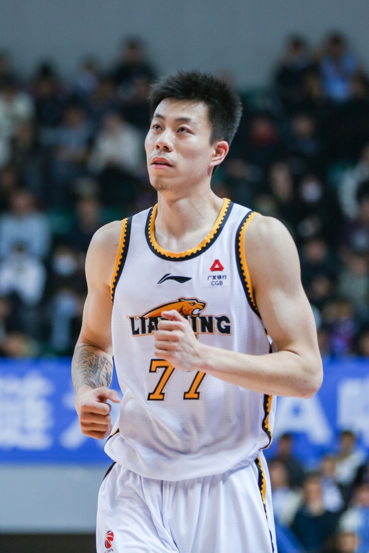 媒體人：張鎮(zhèn)麟、韓德君將因傷缺席今晚對陣北控的比賽